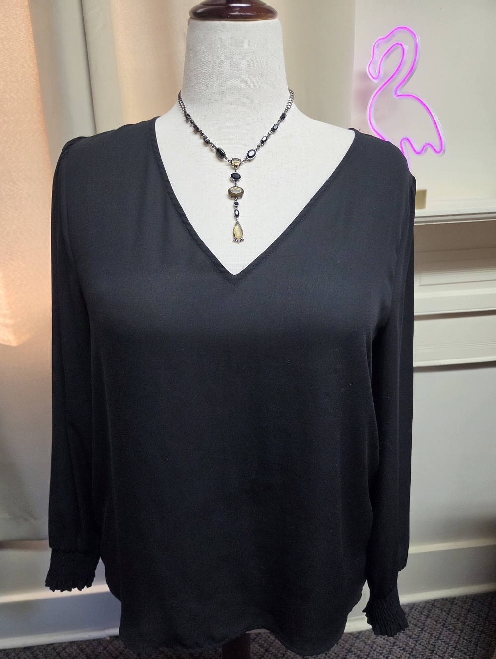 Worthington V-neck Black  Top Size Large